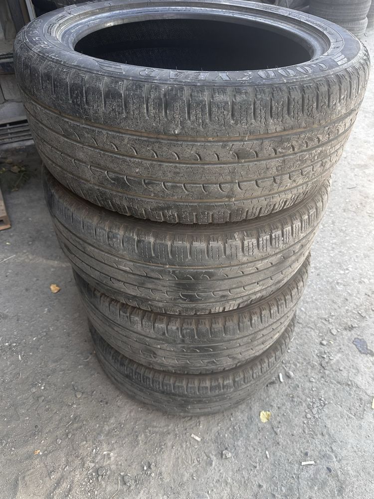Балон 235/50/19 средни