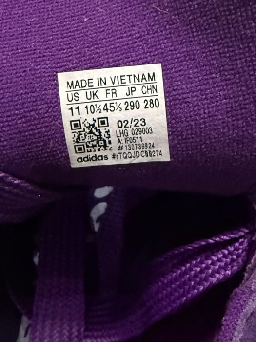 Кроссовка adidas новый замшовый