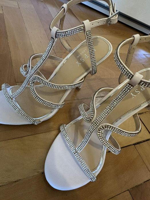 Уникални сандали на Lipsy