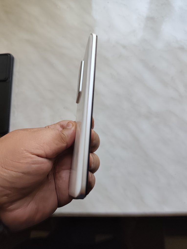 Poco f5 pro 5g  с оригинално зарядно