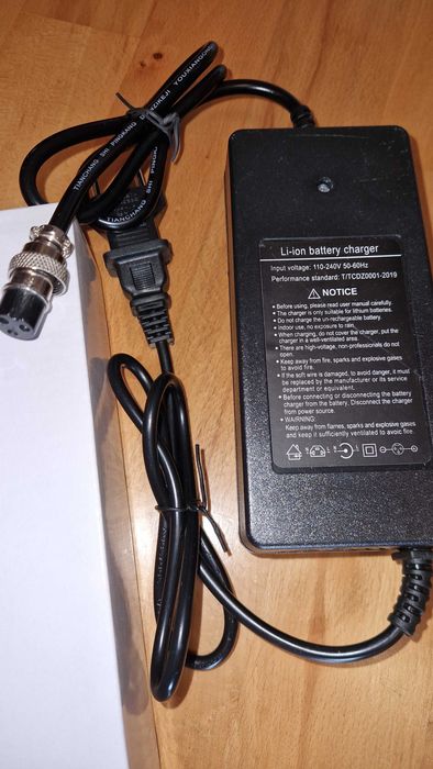 Incarcator baterii Li-ion 24v