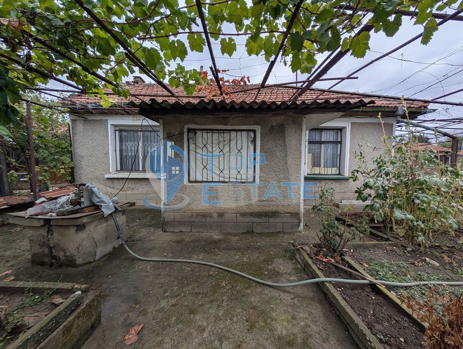Едноетажна къща с кладенец и гараж в квартал Калтинец, град Горна Оря