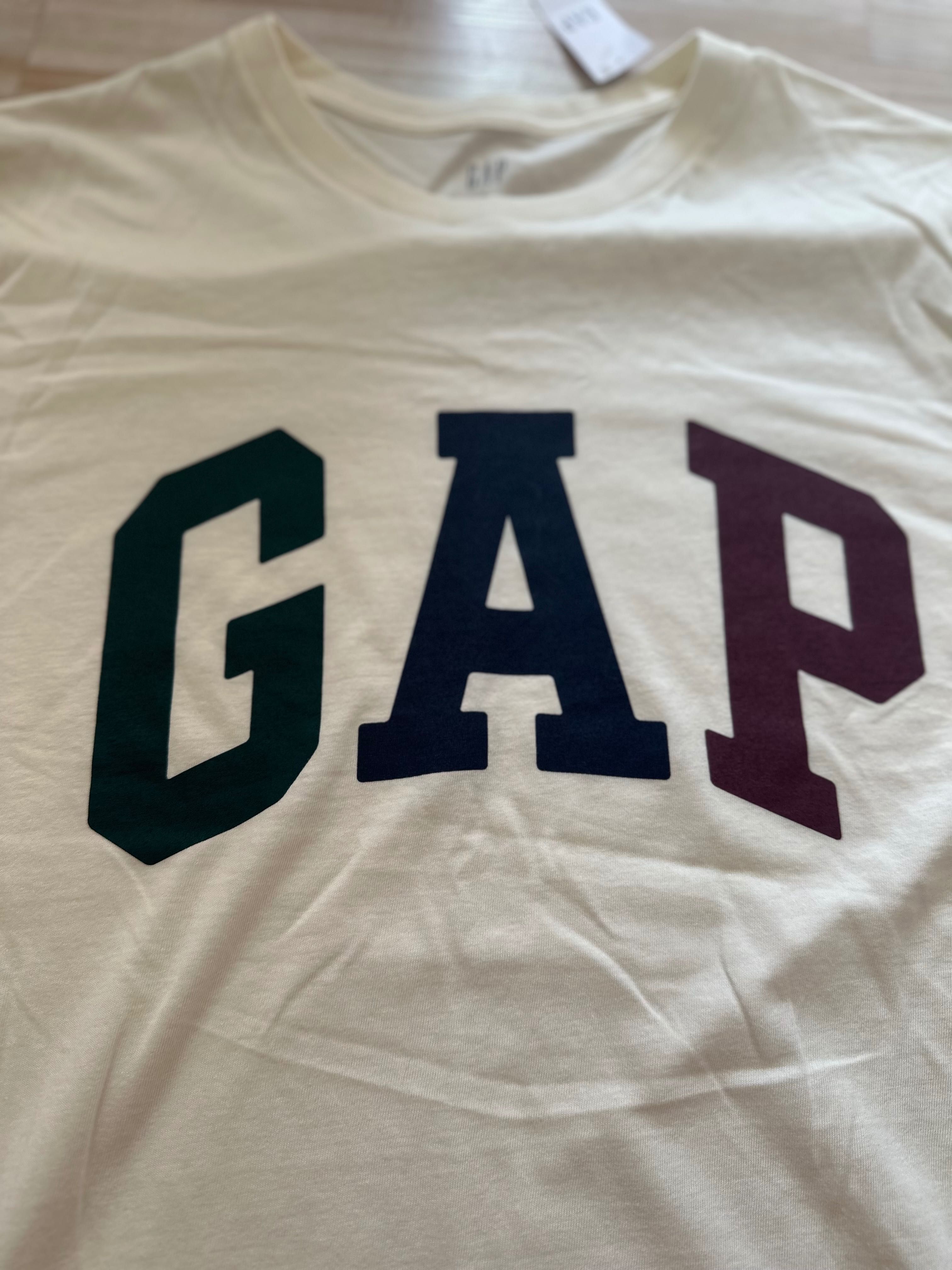 Продавам тениска Gap