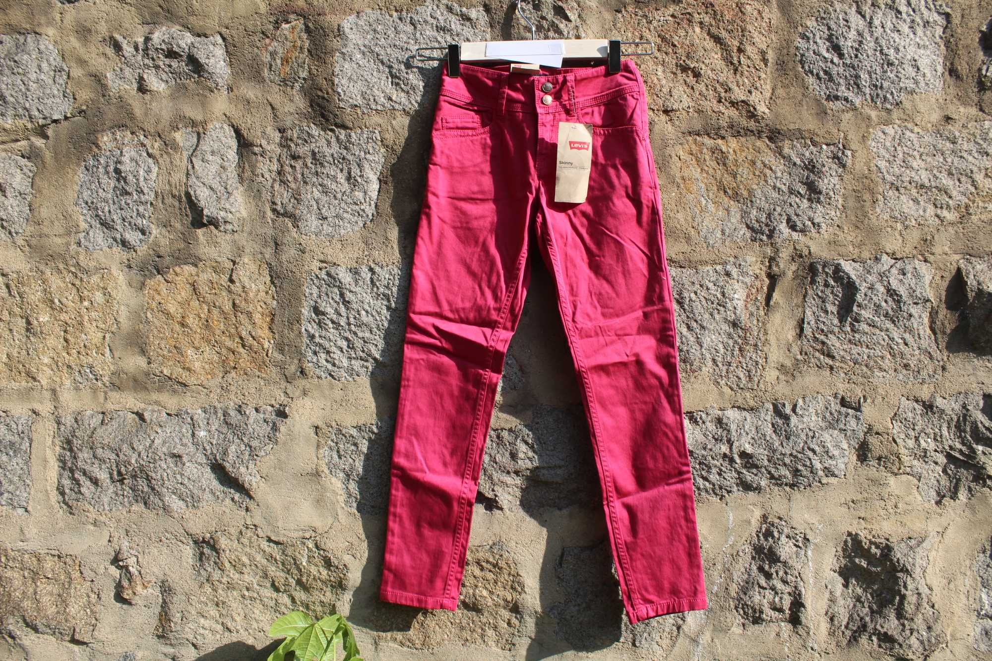 Червен марков ''Levi Strauss"детски панталон.ръст 138 см.