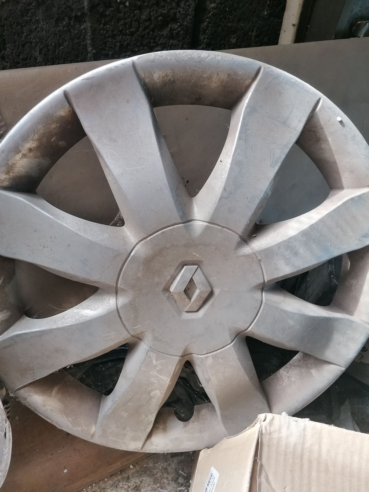 Два броя тасове за Renault 15