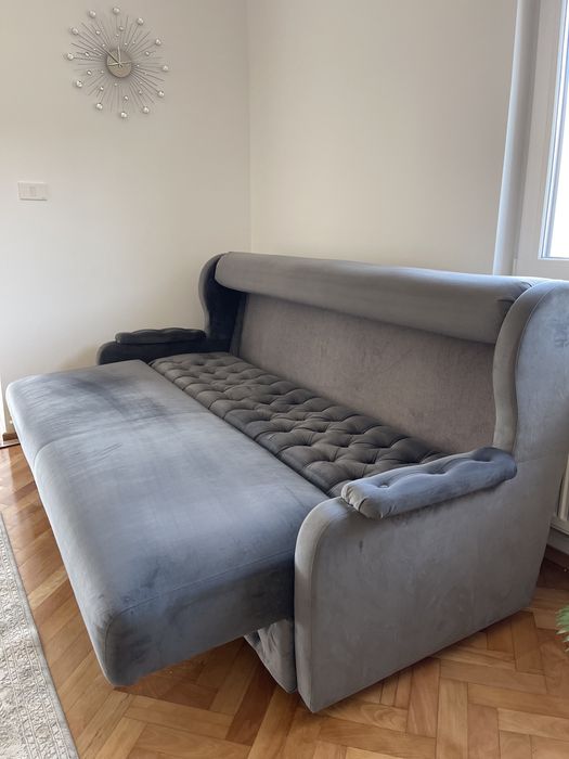 Canapea Extensibilă - Eleganță și Spațiu de Depozitare