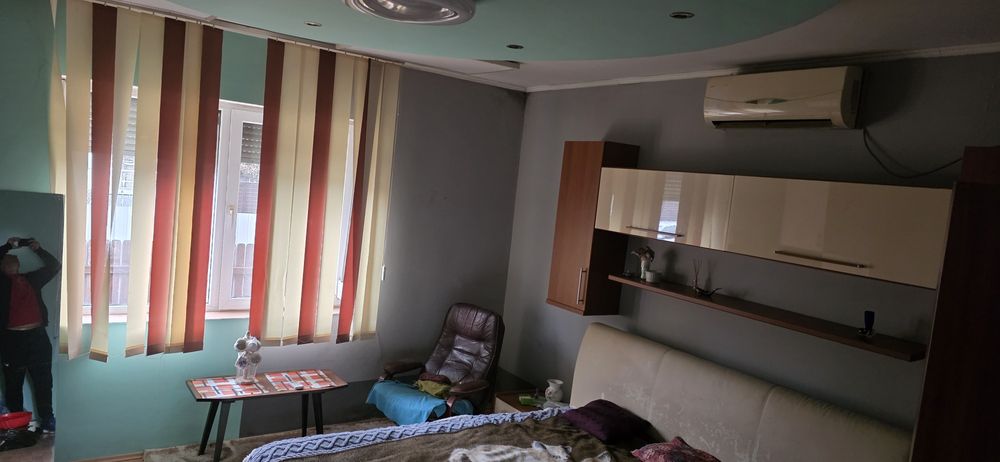 Vand casa o cam 30 m teren 100m