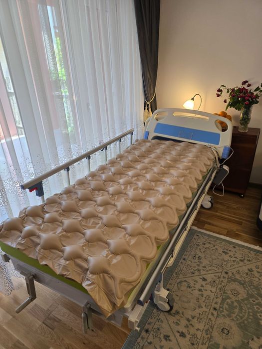 Pat medical 3 segmente + saltea nouă + saltea antiescară gratuit