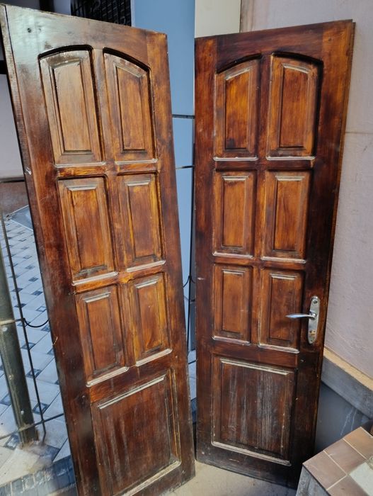 Продам большую деревянную двойную входную дверь