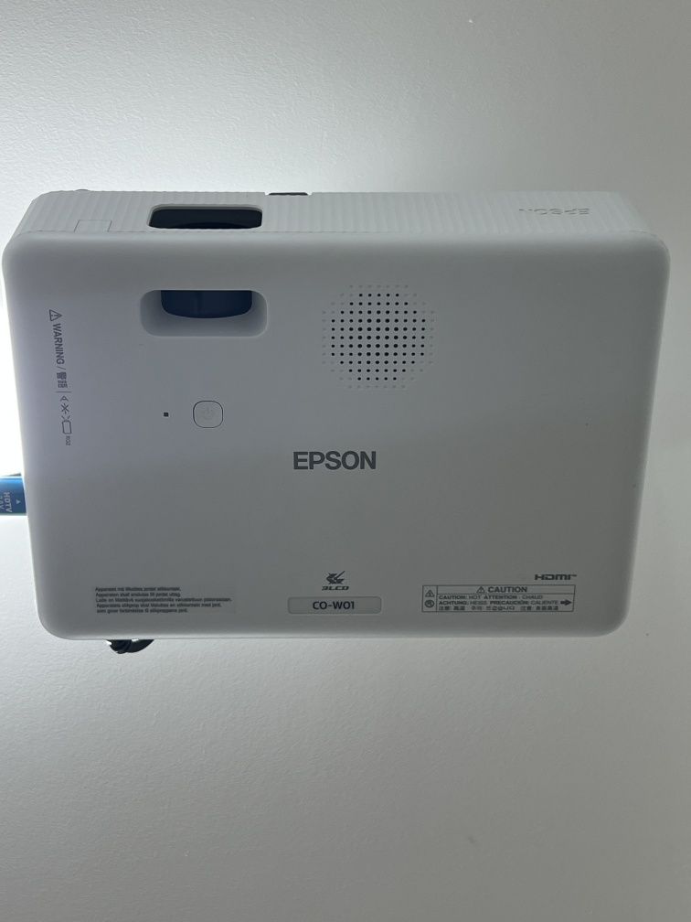 Проектор Epson CO W01+ полотно + кранштейн