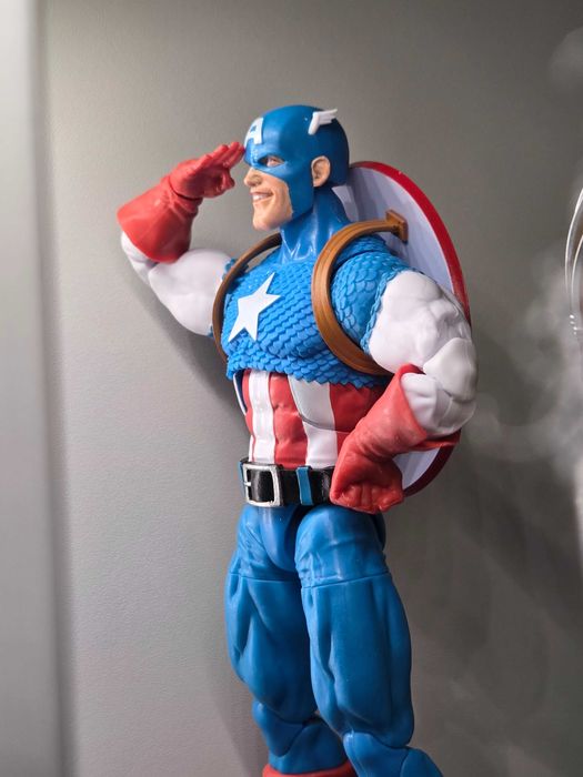 Captain America Marvel Legends екшън фигура