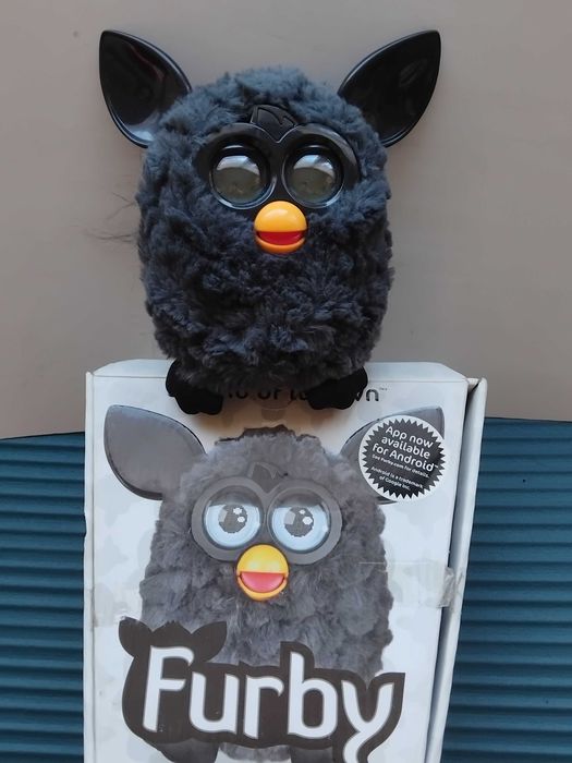 Furby - оригинална интерактивна играчка с кутия