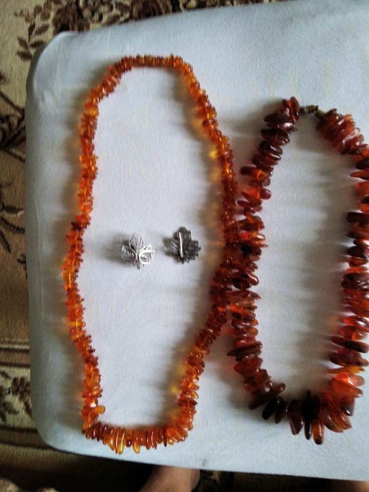 Продам бусы натуральный янтарь 60х годов