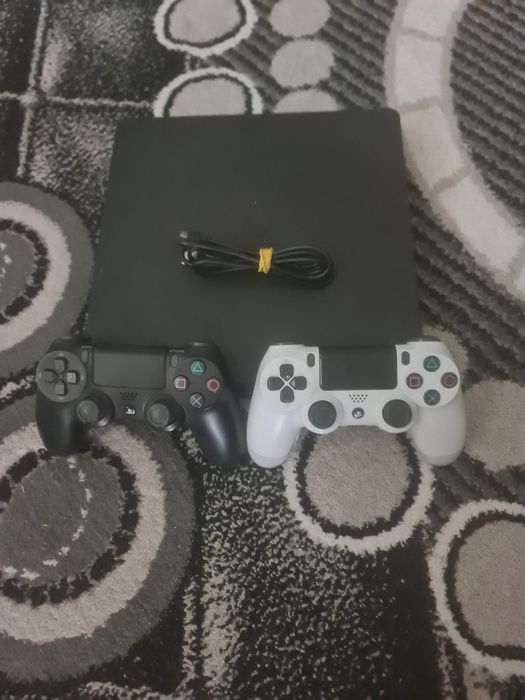 Vând Ps 4 in stare perfecta