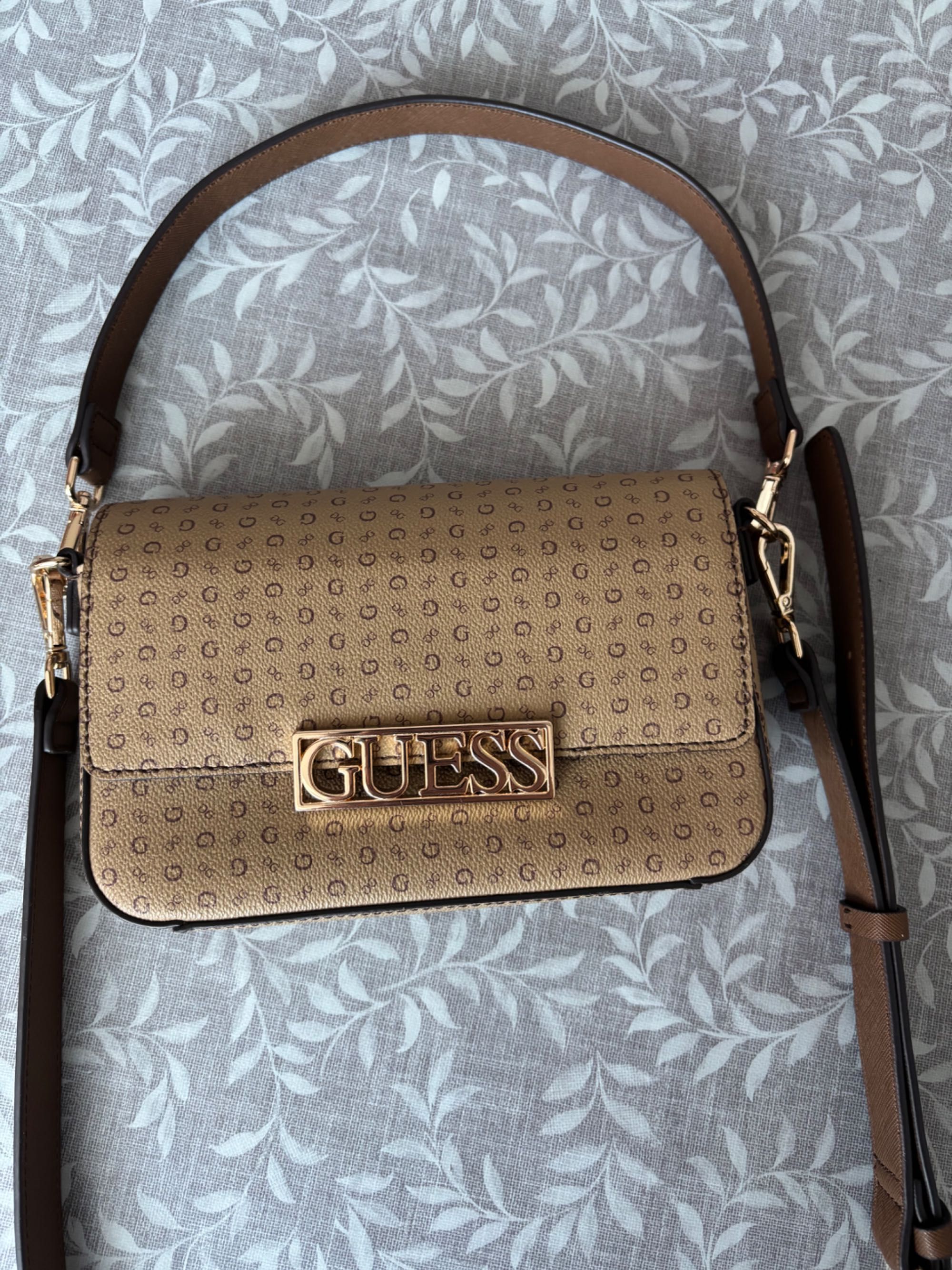 Оригинална нова дамска чанта Guess