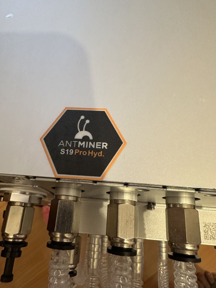 Antminer S19 Pro Hydro 184Th/s майнер