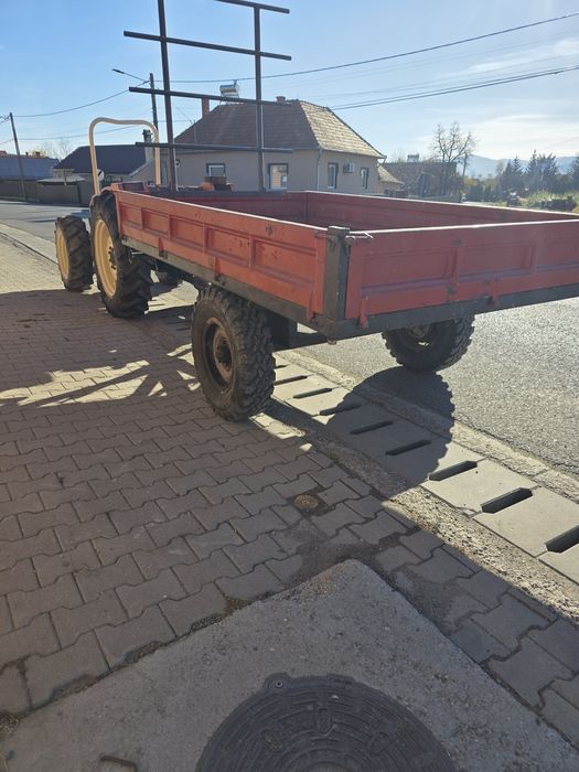 Remorca monoax basculabila pe spate