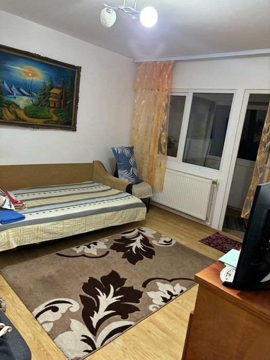 Închiriez  garsoniera