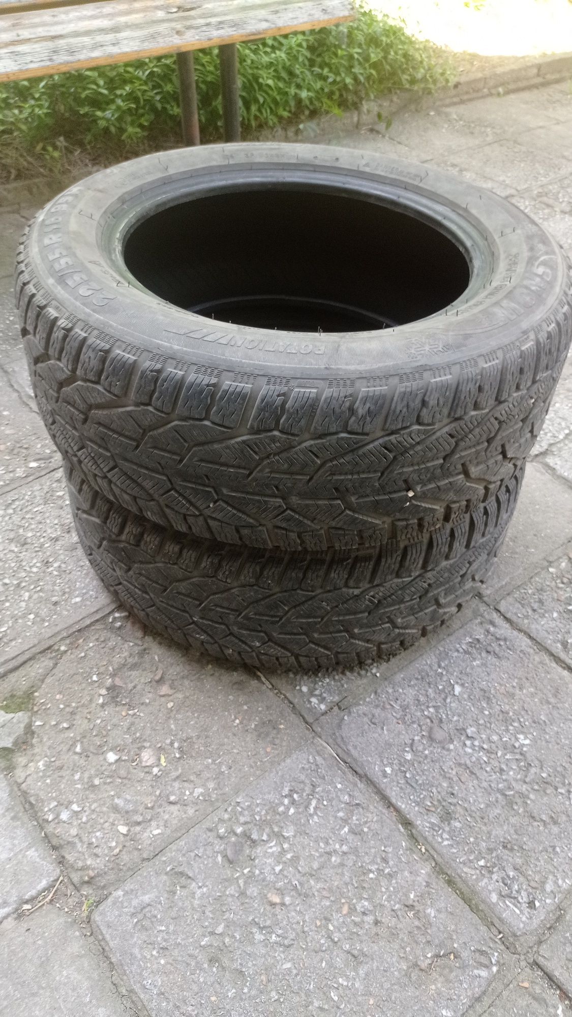 Зимни гуми 4бр двете riken 225 55 16