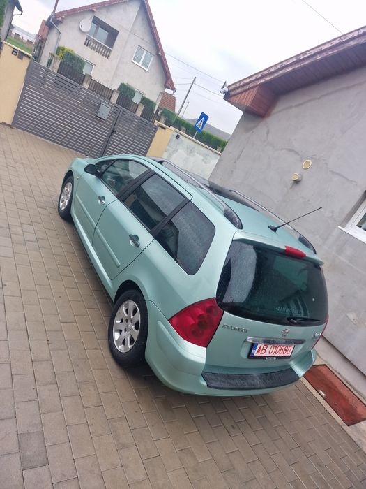 Vând Peujot 307 HDI