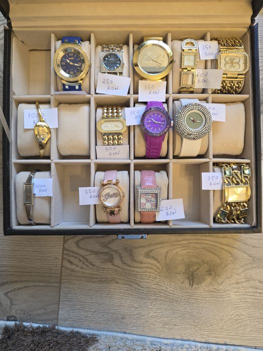 Vând ceasuri de dama