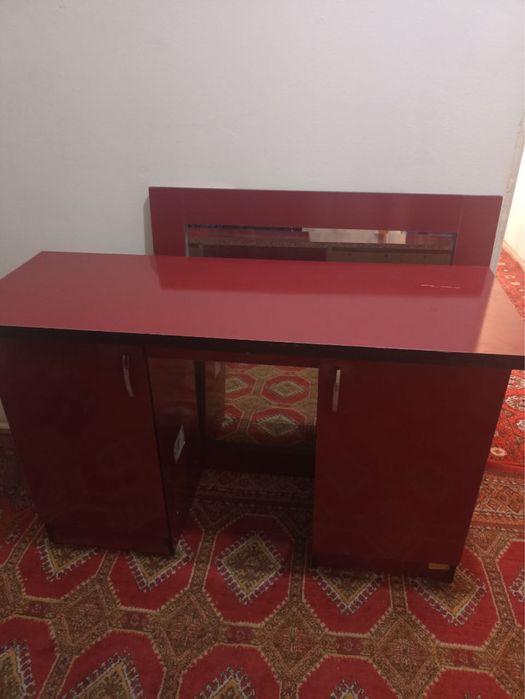 стол сотилади 700000