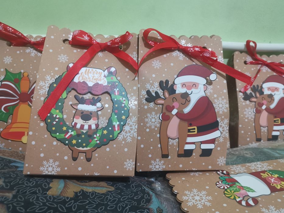 Коледни подаръци