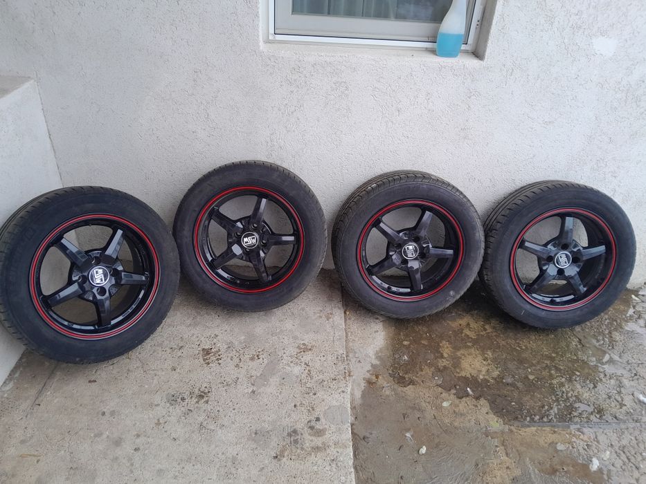 Vând anvelope cu tot cu jante