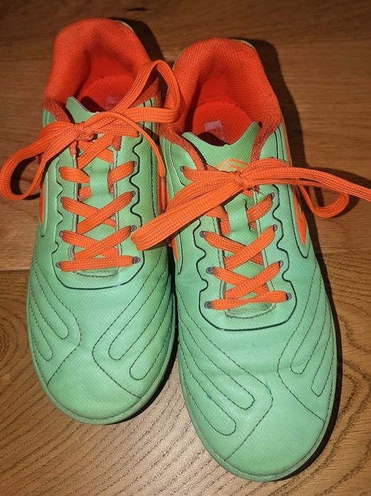 Ghete fotbal Umbro iarba sintetica - nr. 34