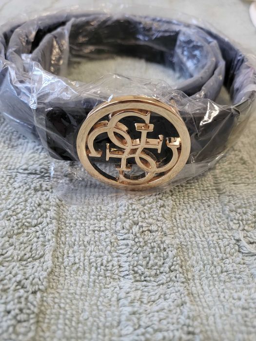 Черен колан по модел на Guess
