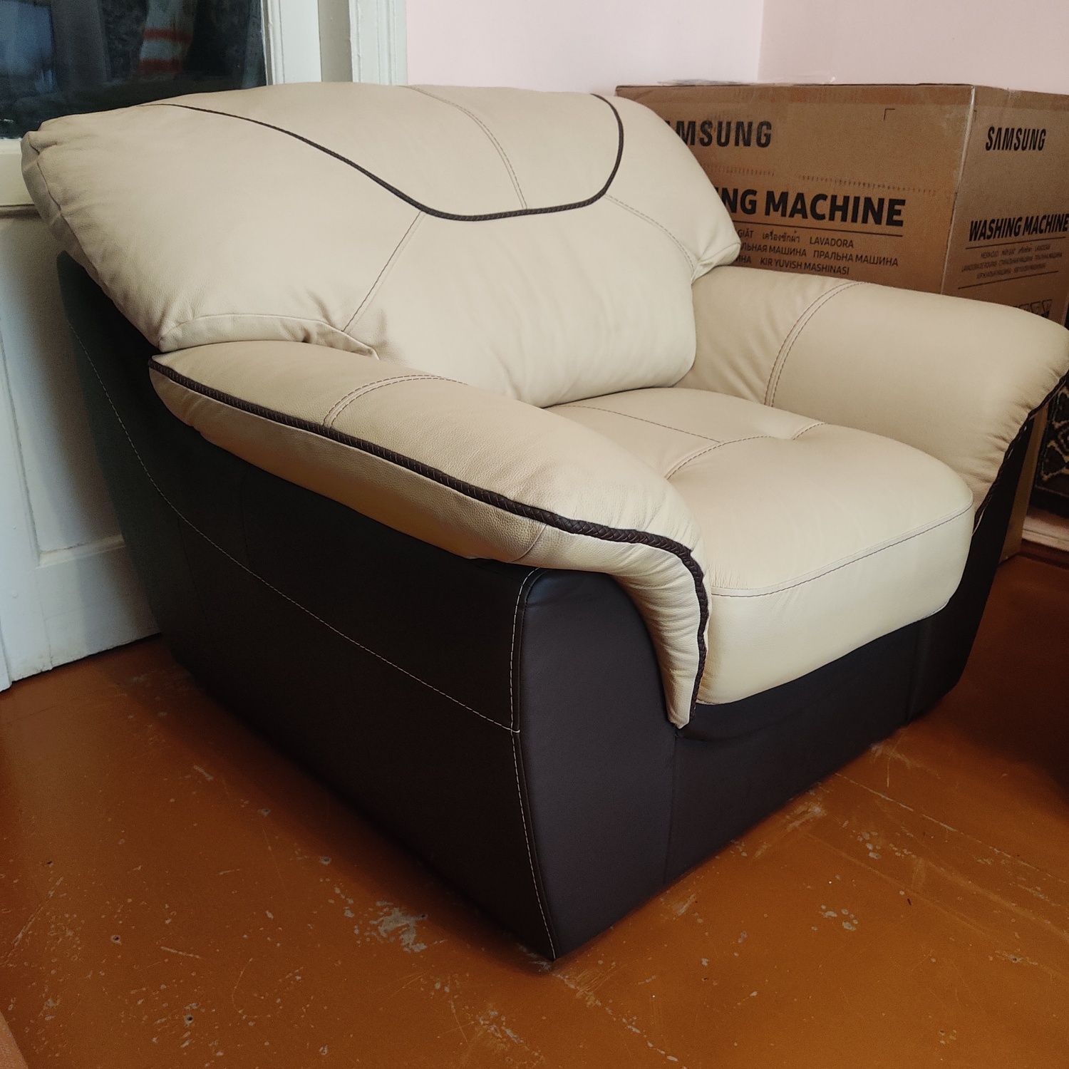 Кресло кожаное новое