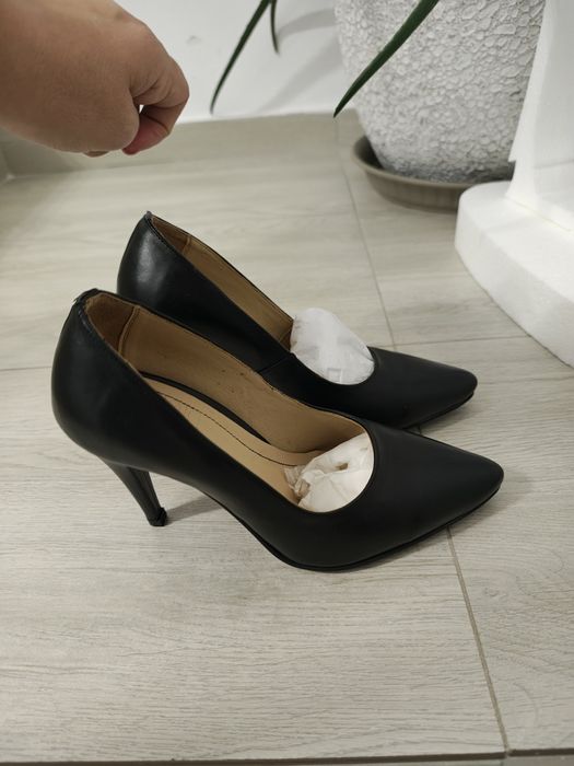 Pantofi din piele marime 38