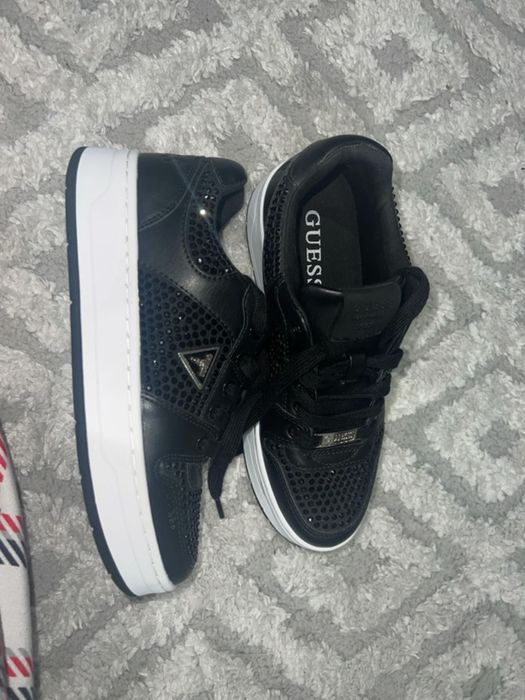 Adidași Guess.  Mărimea 36