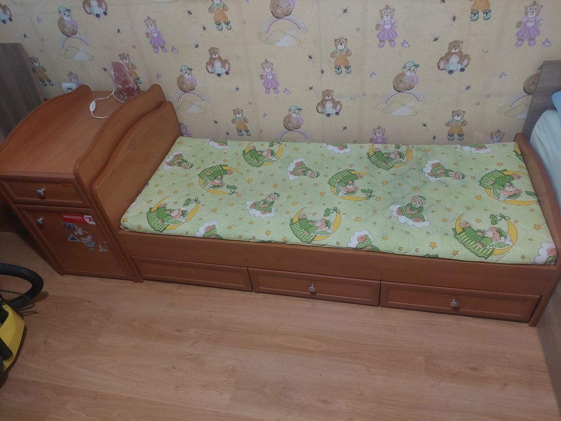 Детско-юношеско легло с шкаф