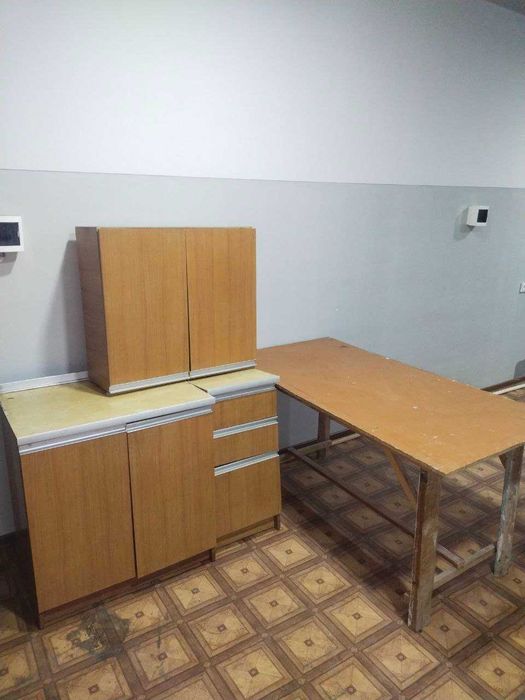 Oshxona jihozlari sotiladi.