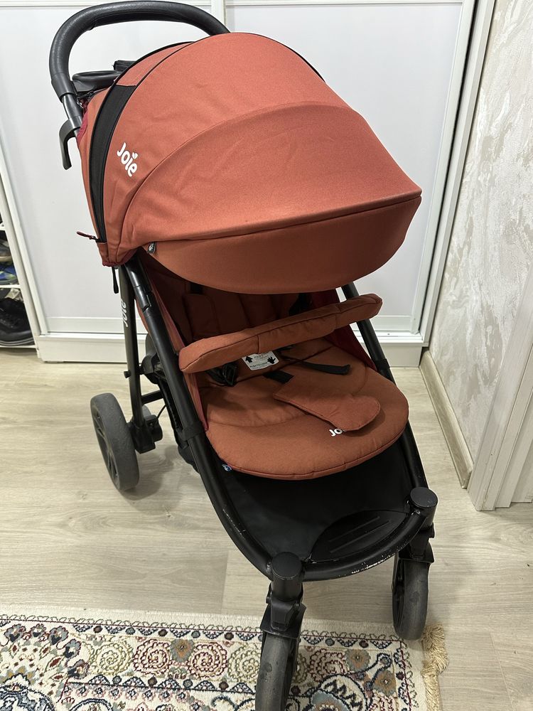Продается коляска Joie. Состояние отличное