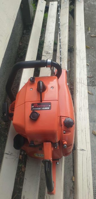 Vând drujba powertech pt8500