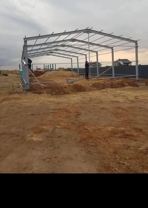 Vand hale pe structura metalica