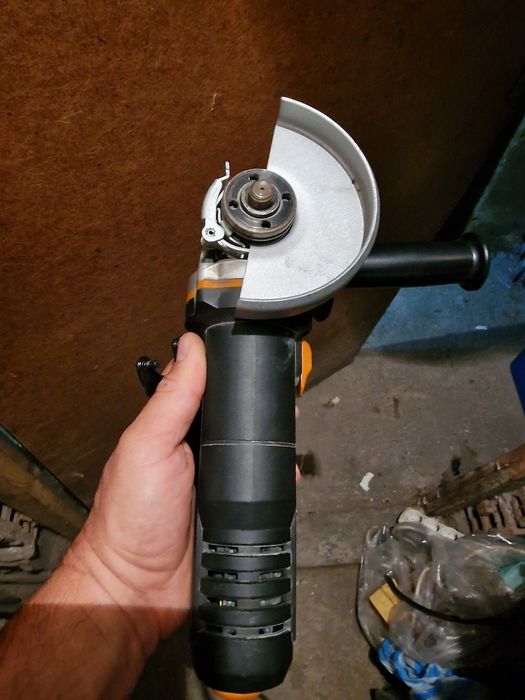 Кабелен Ъглошлайф WORX.