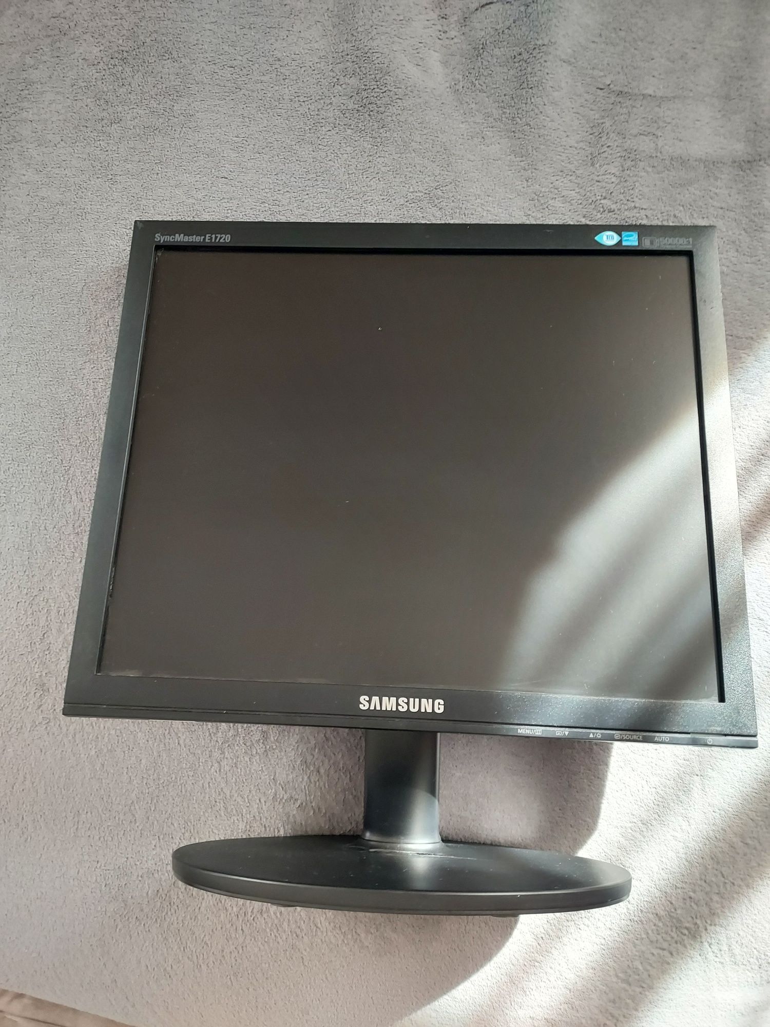 Monitor Samsung 17" 50/60 hz