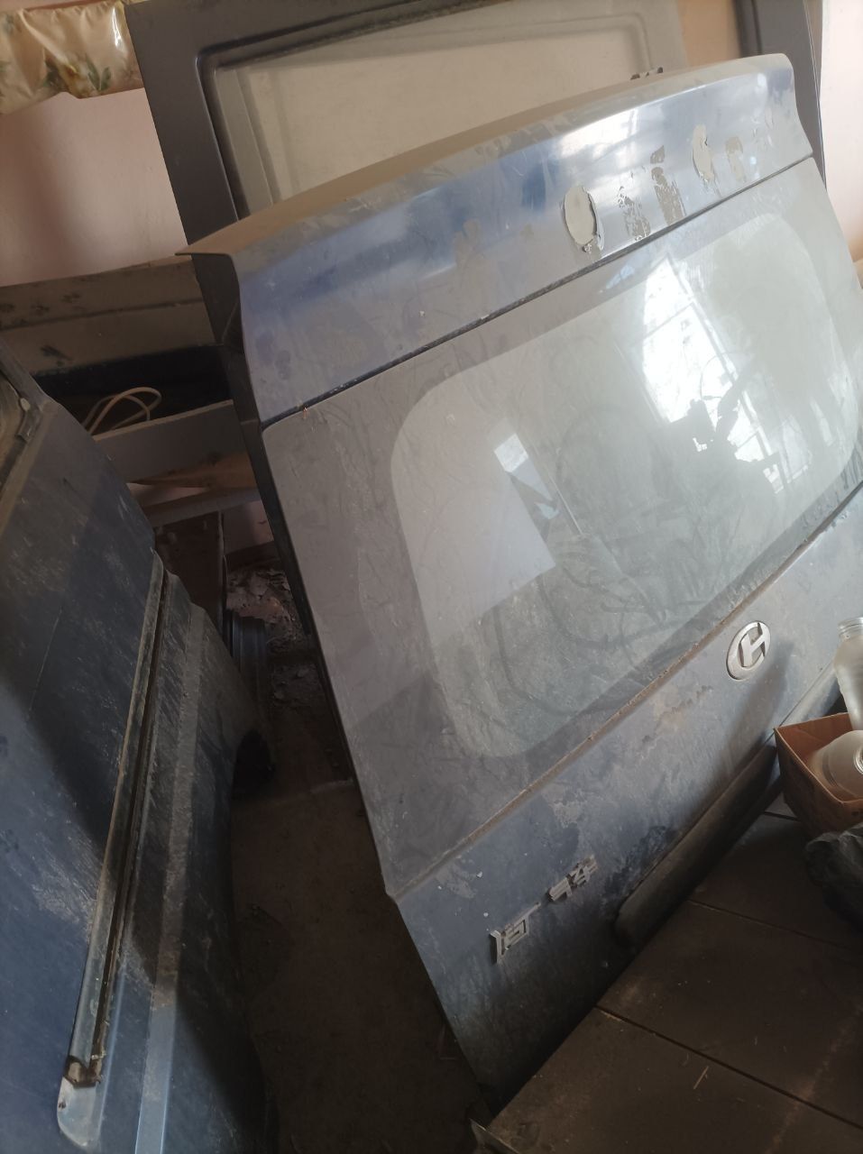 Changan orqa bagaj eshigi
