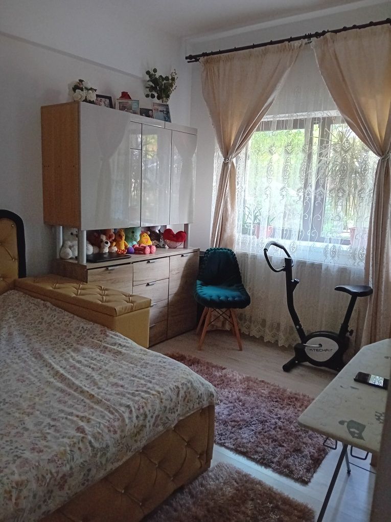 Vând apartament cu 3 camere