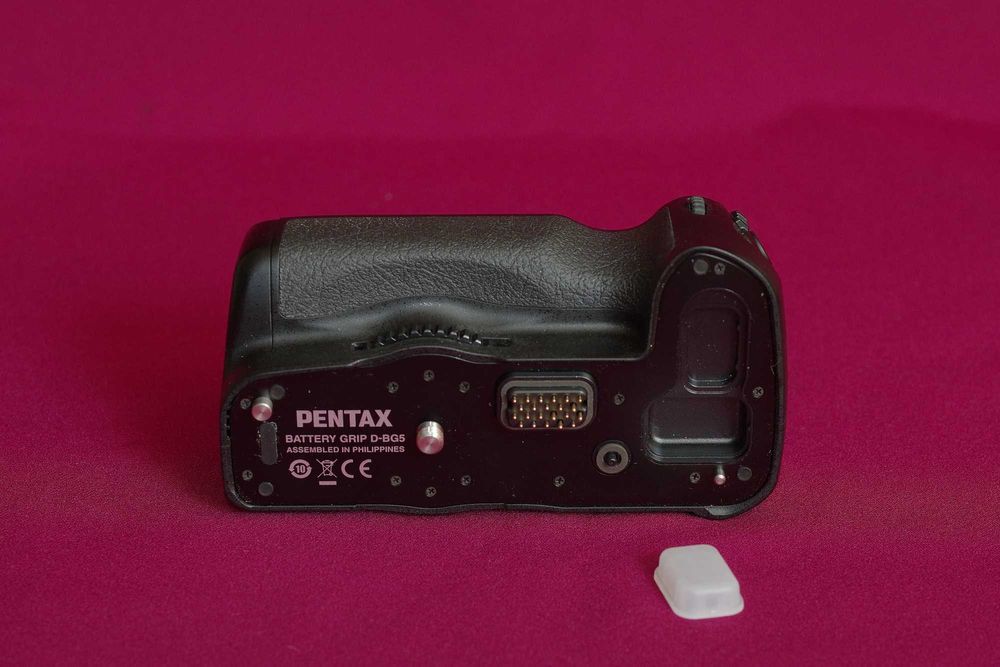 Отличен оригинален грип за Pentax K-3/K-3 II - Pentax D-BG5 + батерия