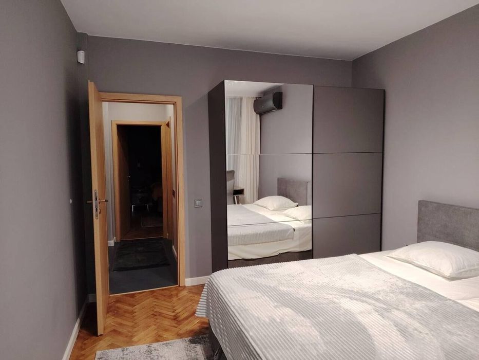 Дава се под наем Тристаен апартамент в Бургас, Център - 92 кв.м за 969 € - Снимка #4