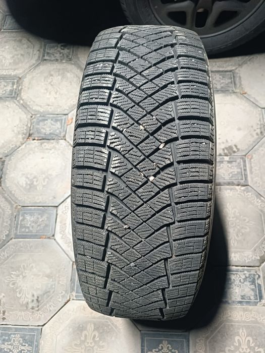 Зимние шины б/у.