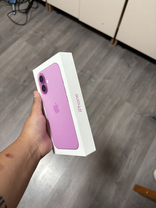 Iphone 16 simplu roz