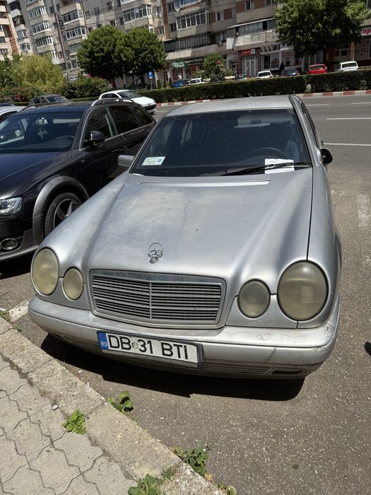 Mercedes E200 culoare gri