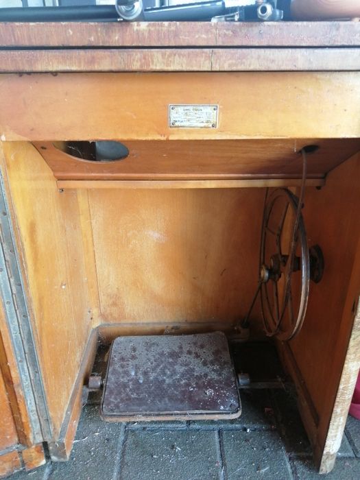 Mașina de cusut UMC ILEANA