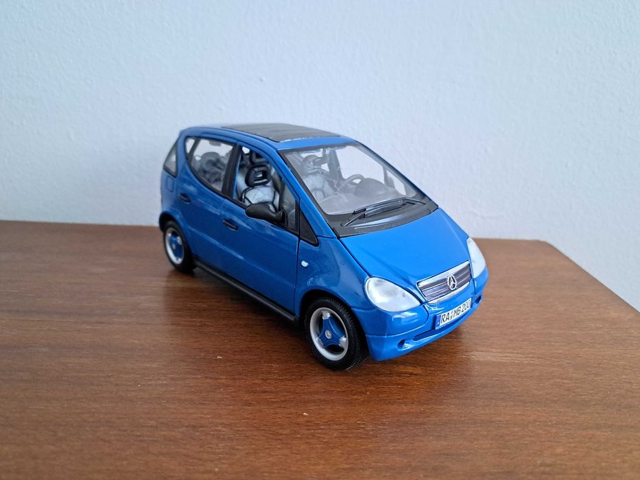 Machete Mercedes la scara 1:18 Anson, Maisto