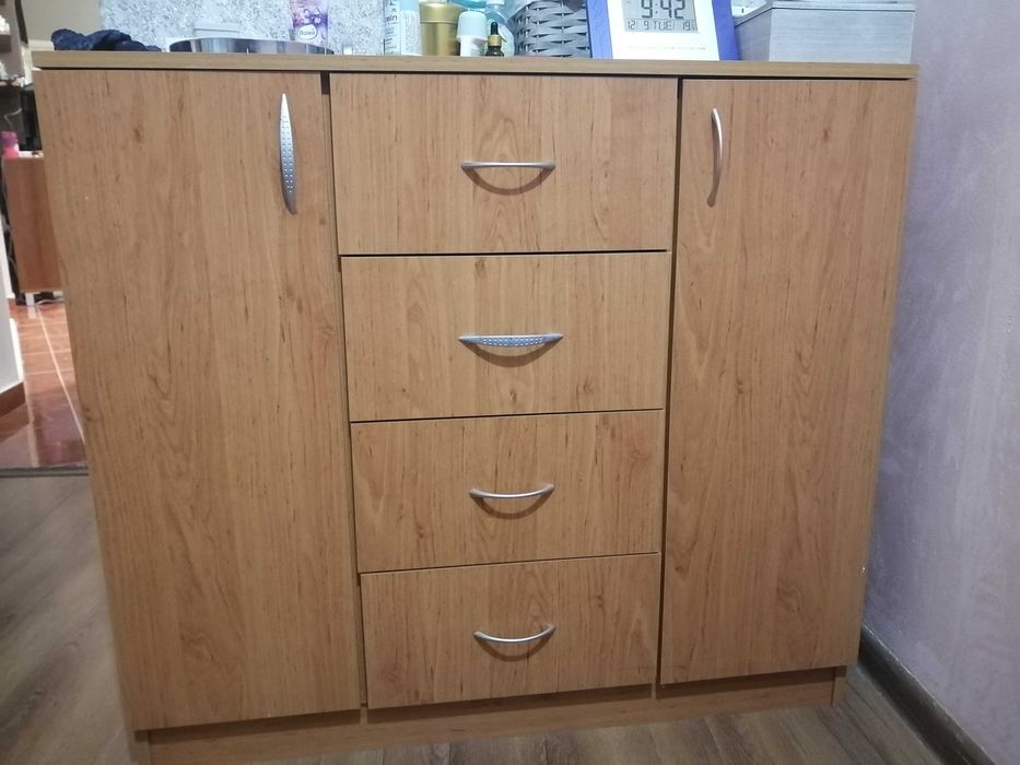 Спалня със скрин ,гардероб ,колона и шкаф